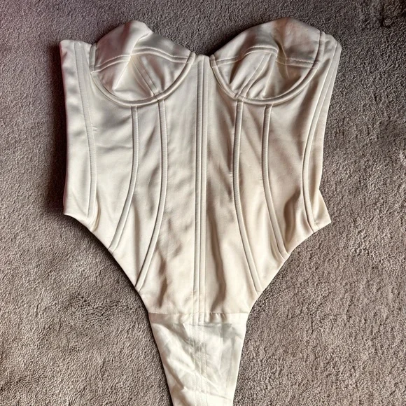 Oh Polly Power of Love Bodysuit in Oyster White - Picture 3 of 5